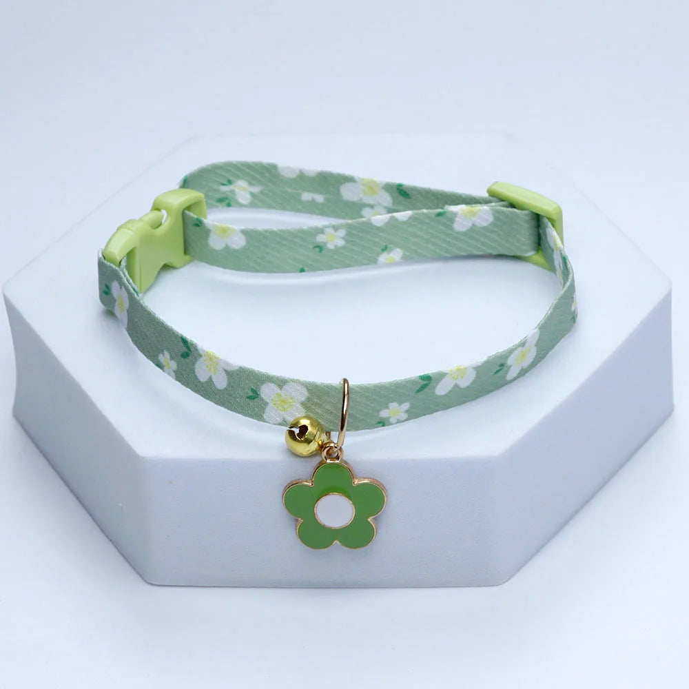 New Kawaii Cat Collar With Bell Cute Necklace For Small Dog Pet Flower Necklace Adjustable Kitten Neck Collar Cat Accessories
